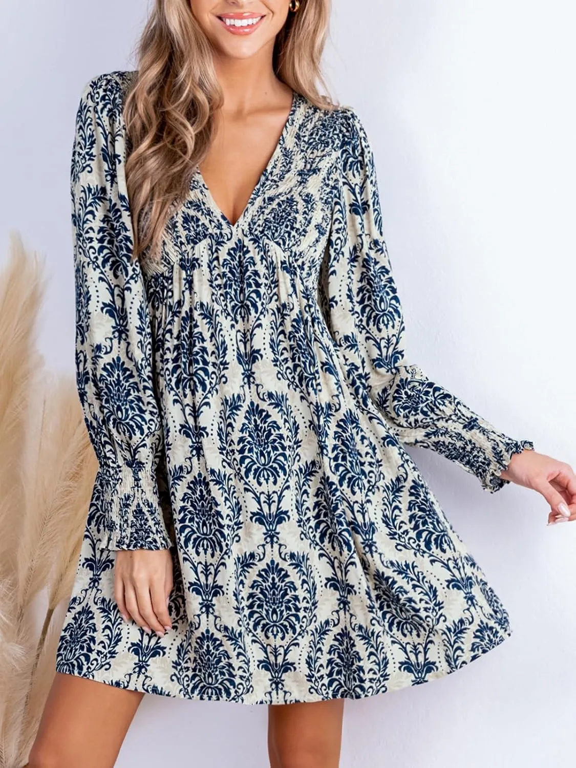 CUPSHE Women's Mini Dress Smocked V Neck Long Sleeve Empire Waist Casual A Line Dress