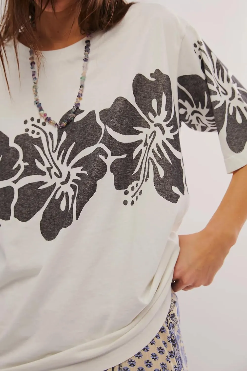 Women Oversized Graphic Print Graffiti Short Sleeve Crew Neck Streetwear T-Shirts Y2k Going Out Tops Aesthetic Tee